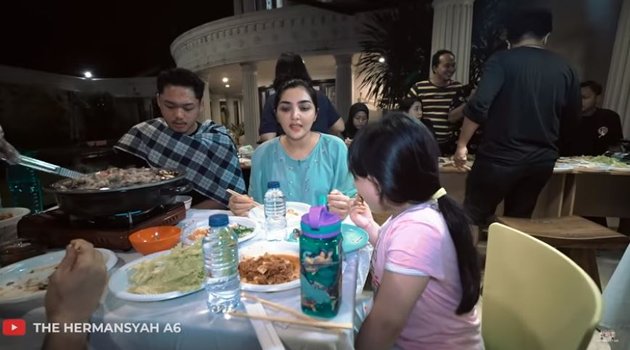 10 Portraits of Anang & Ashanty's First Iftar Without Aurel's Presence, Feels Like Something Is Missing