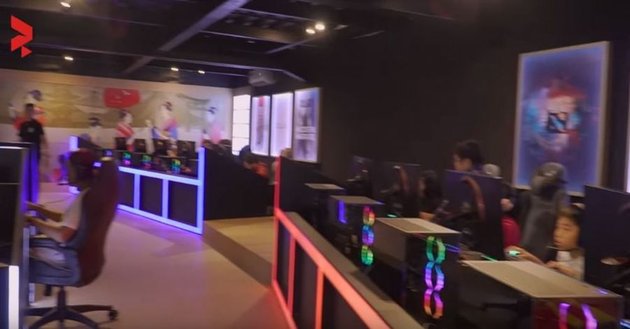 Sneak Peek at Reza Arap and Kaesang Pangarep's Classy Internet Cafes