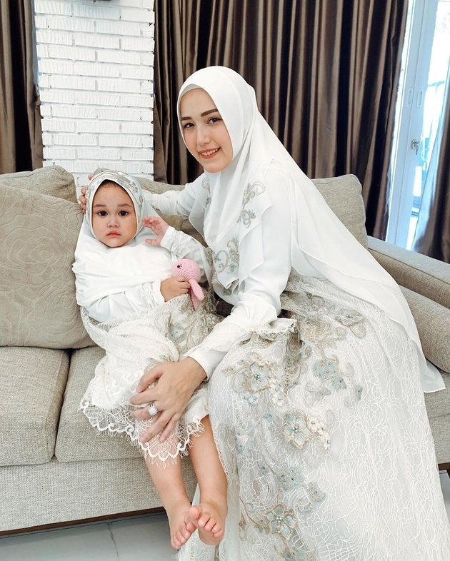 10 Beautiful Portraits of Celebrity Children in Hijab, Cute and Adorable