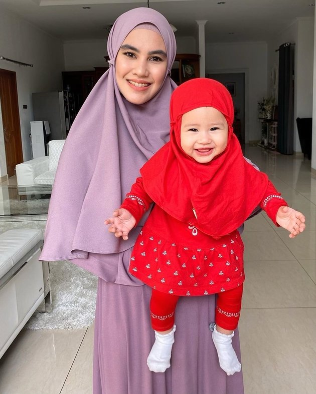 10 Beautiful Portraits of Celebrity Children in Hijab, Cute and Adorable