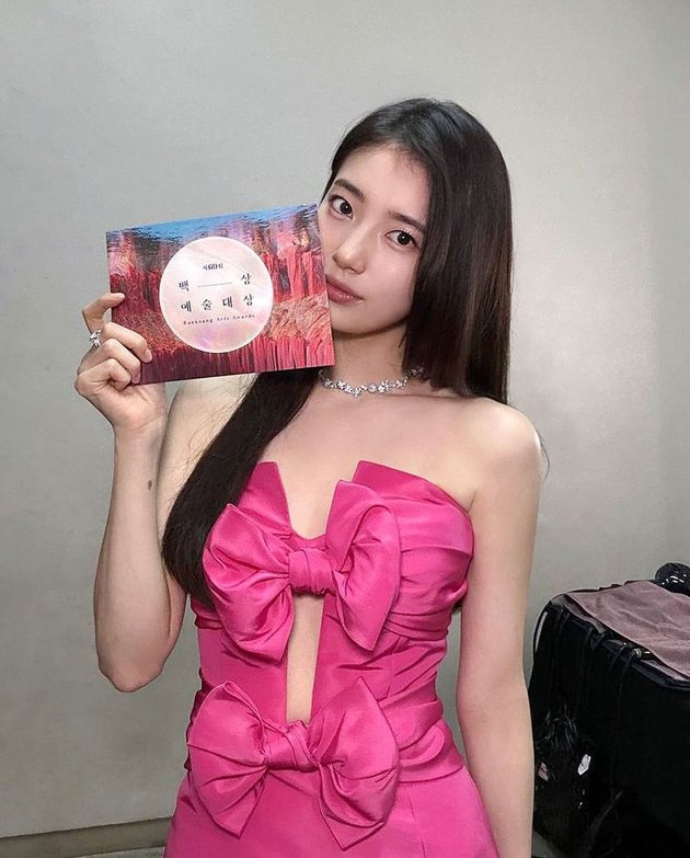 10 Beautiful Photos of Bae Suzy as MC at the 2024 Baeksang Arts Awards, Pink Dress that Becomes the Highlight