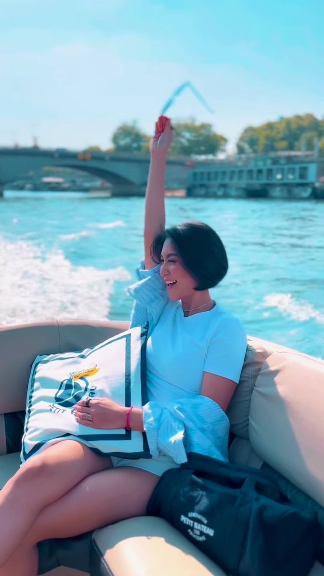 10 Beautiful Photos of Caca Tengker's Vacation in Paris, Looking Slimmer and Stunning - Mother of Two Still Looks Like a Teenager