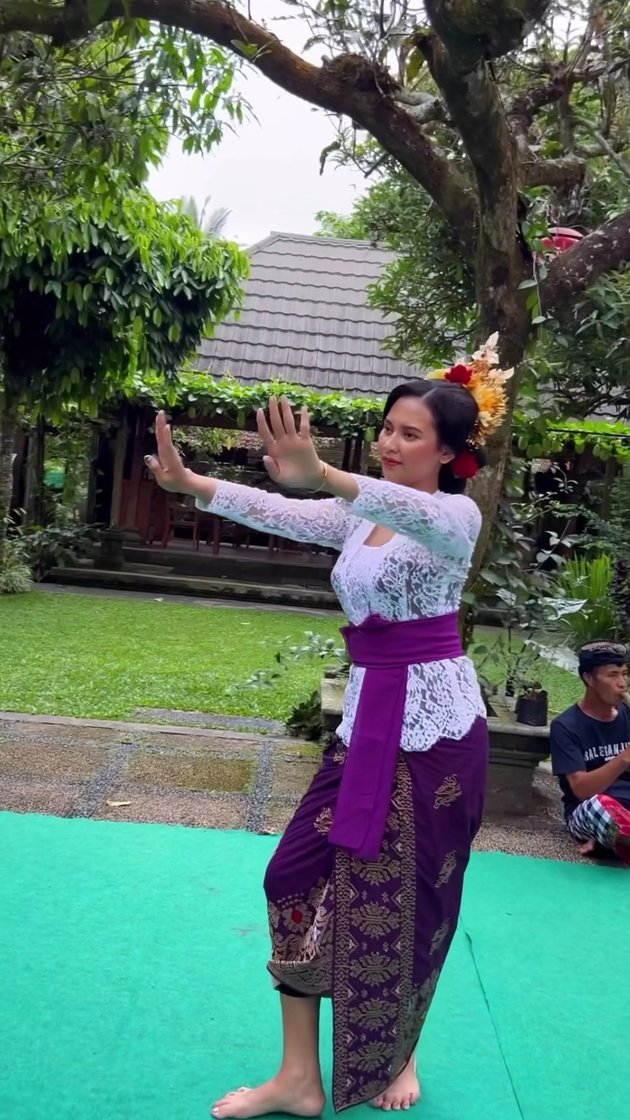 10 Beautiful Photos Of Indah Permatasari Wearing Traditional Balinese