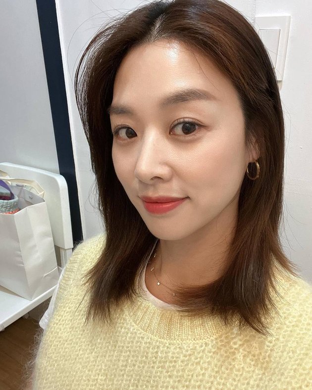 10 Beautiful Portraits of Jang Shin Young, Kang Kyung Joon's Wife, Changing Naver Profile Amidst Rumors of Her Husband's Infidelity