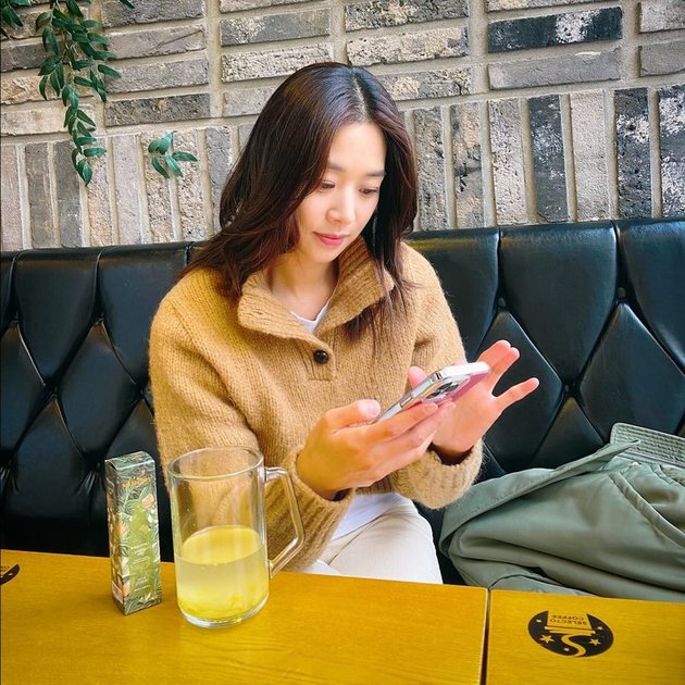 10 Beautiful Portraits of Jang Shin Young, Kang Kyung Joon's Wife, Changing Naver Profile Amidst Rumors of Her Husband's Infidelity