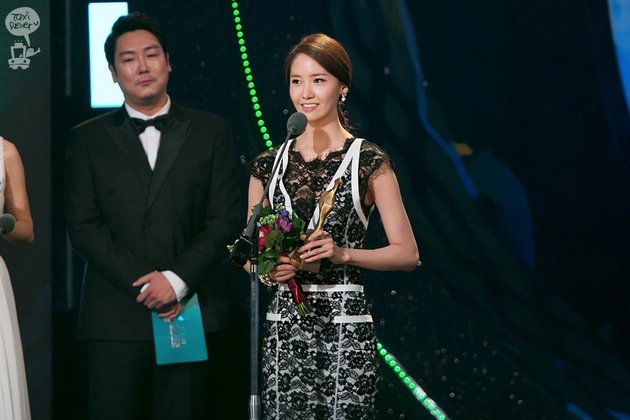 10 Beautiful Photos of Yoona SNSD as MC at Awards Shows in the Last Decade