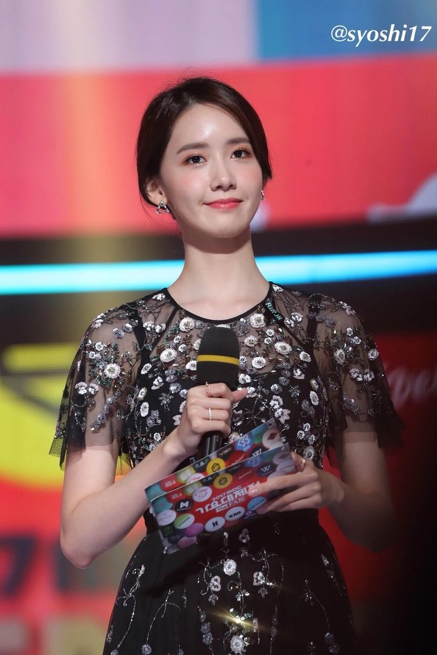 10 Beautiful Photos of Yoona SNSD as MC at Awards Shows in the Last Decade