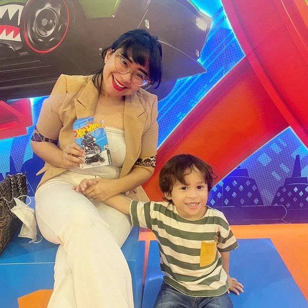 10 Potret Chikita Meidy When Taking Care of Javier, Her Only Son Who Suffers from Rare Disease 'Kawasaki Syndrome'