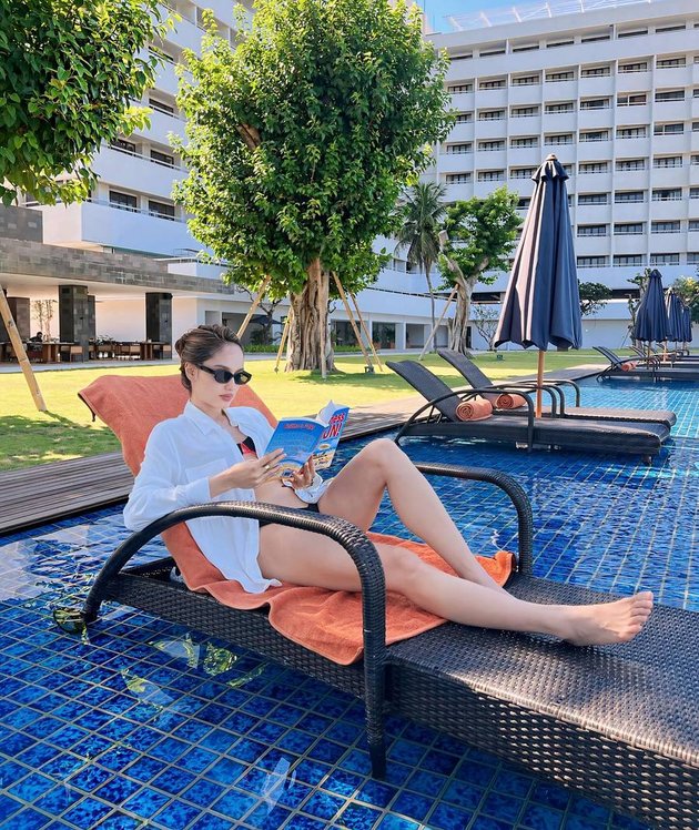 10 Pictures of Cinta Laura's Vacation in Bali with Boyfriend and Family, Definition of Looking Beautiful in Any Outfit