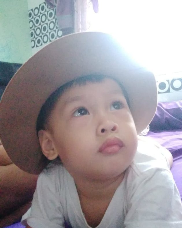 10 Photos of Suti Karno's 'Atun' Grandson who is Handsome, Cute with Cowboy Hat - Casual Style and Adorable Mullet Hair