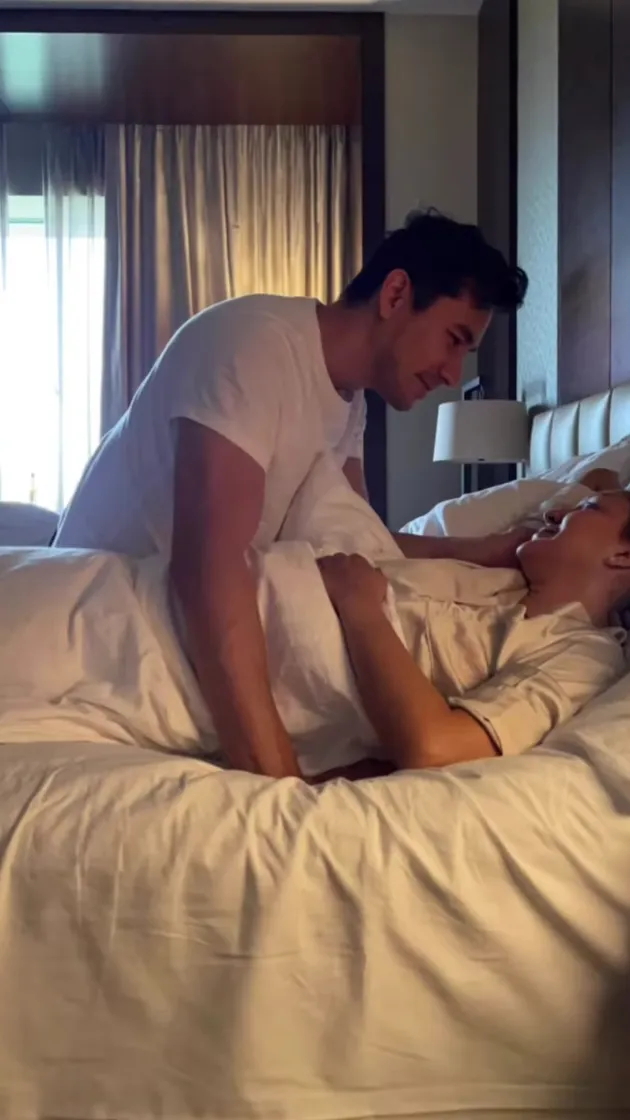 Darius Sinathrya dan Donna Agnesia romantis