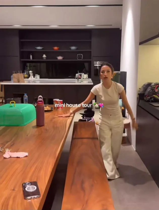 meja makan Dapur Jennifer Coppen