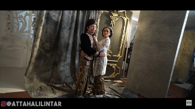 10 Photos of Aurel Hermansyah and Atta Halilintar's Detailed Photoshoot in Javanese Outfits, Still Affectionate Holding Hands