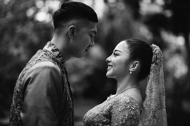 10 Portraits of the Detailed Engagement Process of Nikita Willy, Indra Priawan Couldn't Hold Back Tears in Front of the Future Wife