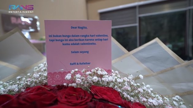 Tak lupa, Raffi Ahmad juga menuliskan pesan romantis untuk sang istri, 