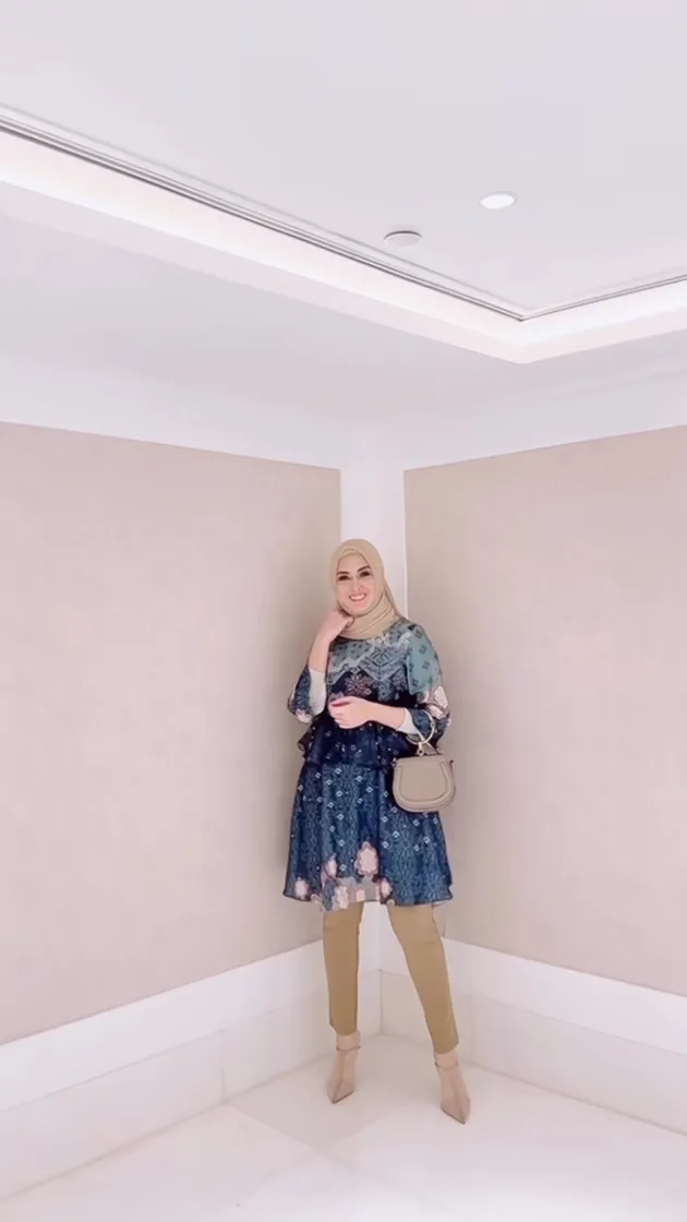 Dhena Devanka Pakai Hijab
