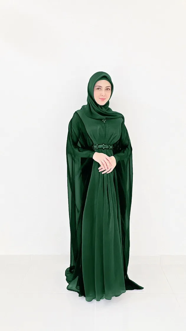 Dhena Devanka Pakai Hijab