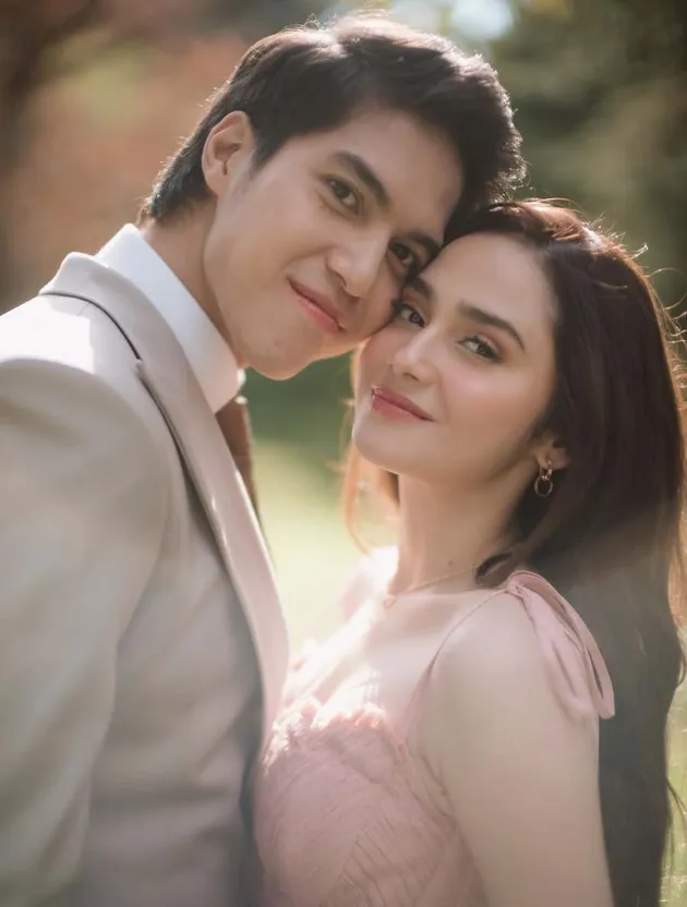 Its Rumi Raya 10 Aesthetic Prewedding Photos of El Rumi and Syifa Hadju at Kew ...
