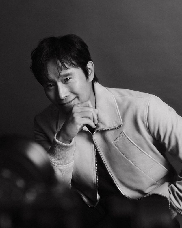 10 Handsome Portraits of Lee Byung Hun in Latest Photoshoot, Hilarious Comment from His Wife Steals Attention