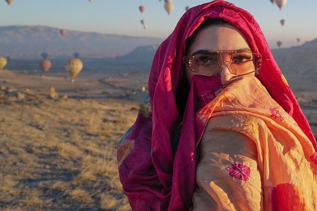 10 Photos of Ashanty's Cool Style Enjoying the Beautiful View in Cappadocia Turkey, Hot Mom of 4 Children Looks More Charming!