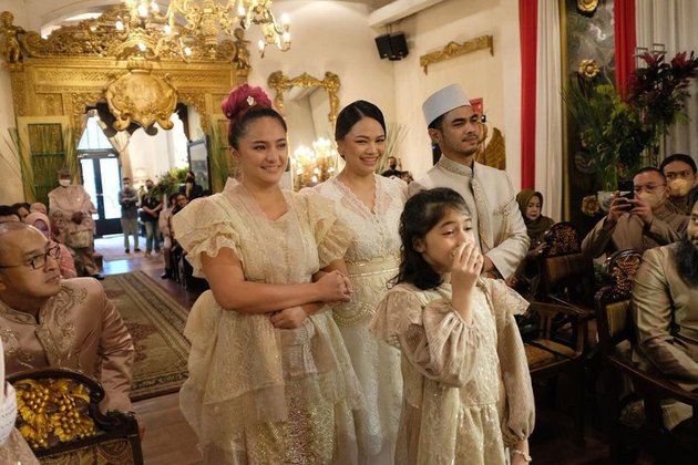 10 Photos of Celebrity Styles at the Wedding of Her Younger Brother, from Nagita Slavina's Charm to Maudy Ayunda's Shining Moment that Rivalled the Bride's