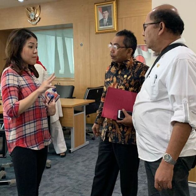 10 Photos of Tina Toon's Style while Working at the Jakarta Regional People's Representative Council, Relaxed and Stylish