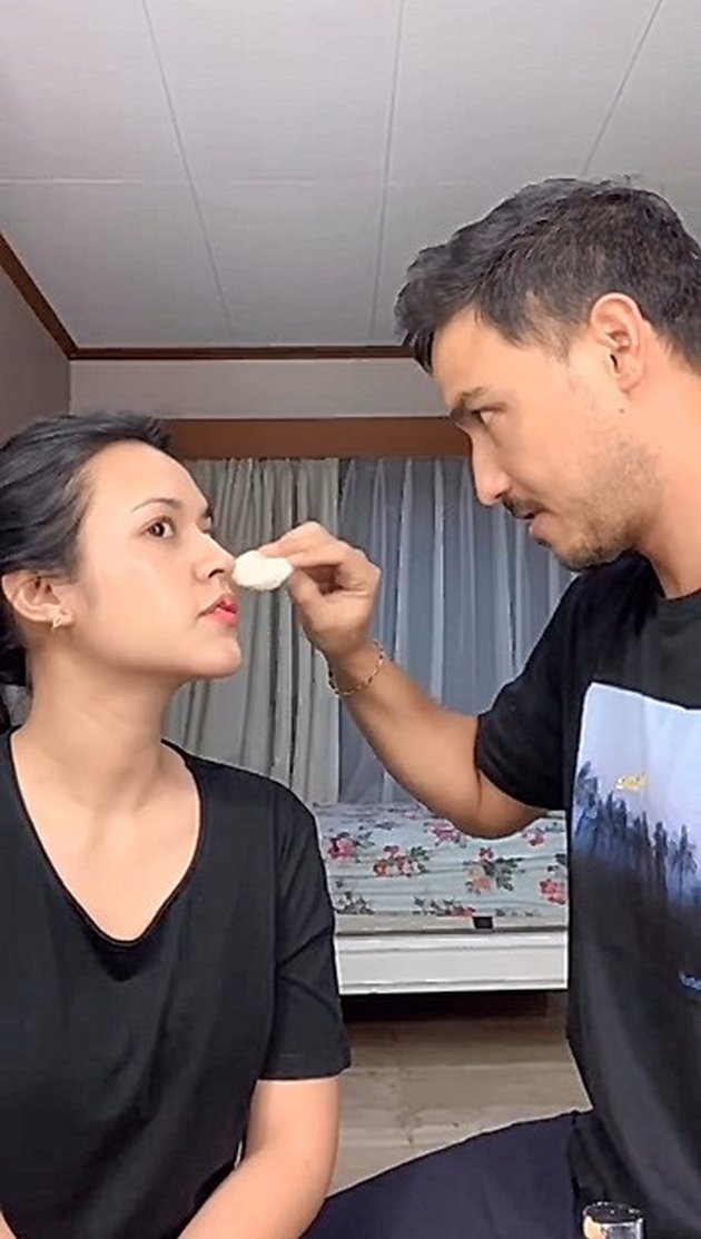 10 Portraits of Hamish Daud as Raisa's Makeup Artist, There are Funny and Romantic Moments that Make You Baper