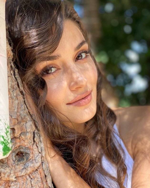 10 Photos of Hande Ercel, Turkish Actress Crowned as the Most Beautiful Woman in the World 2020, Defeating Lesti