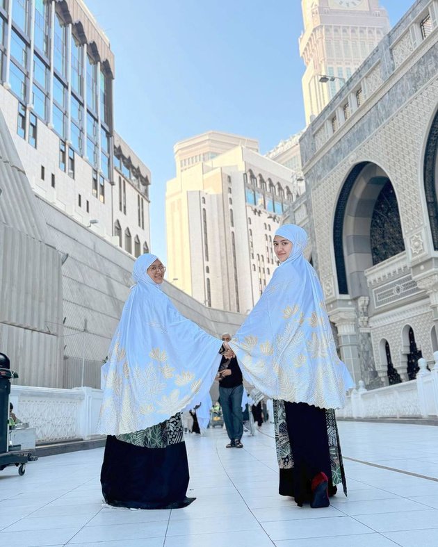 10 Portraits of Happy Asmara who are Happier After Performing Umrah, Revealing a More Peaceful Life