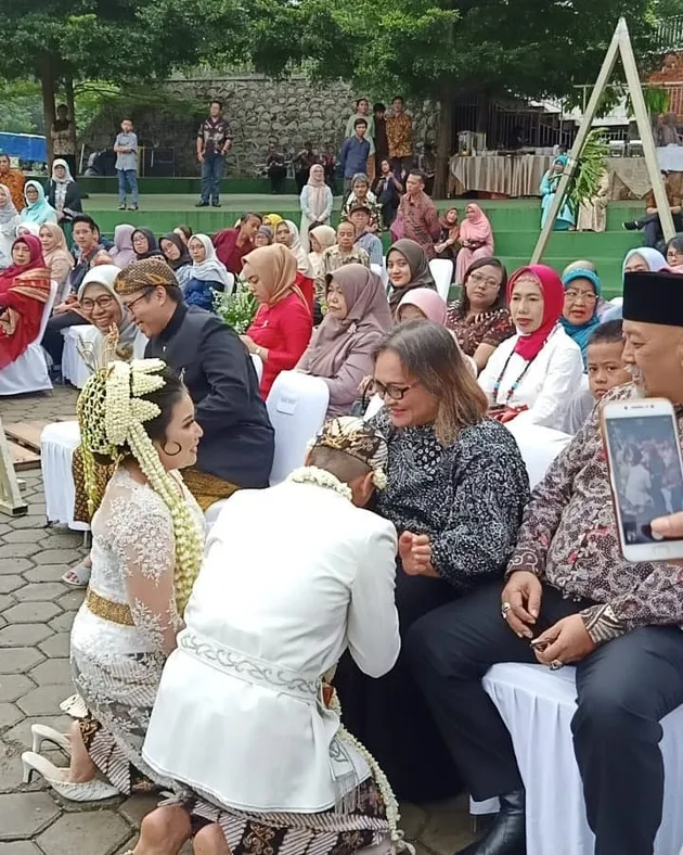 Pernikahan Anak Dono