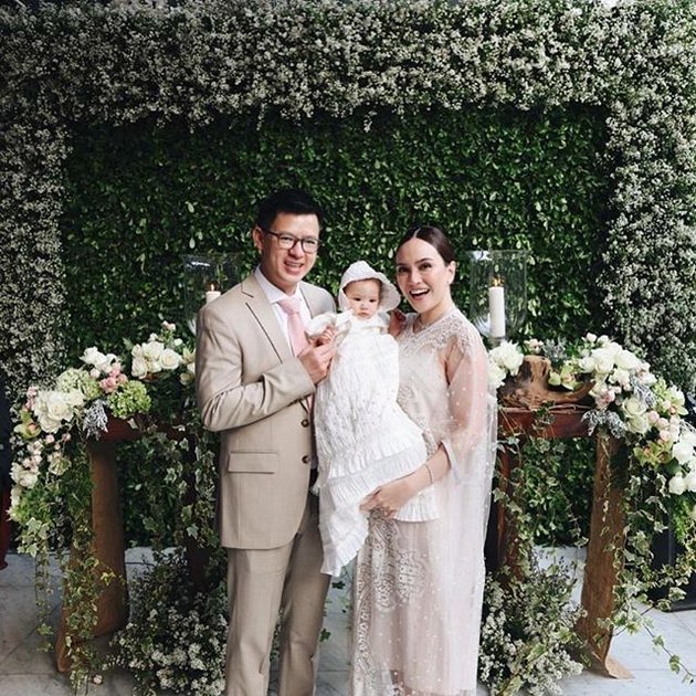 10 Portraits of Shandy Aulia Crying When Baby Claire is Baptized, Too Happy to Remember the Wedding