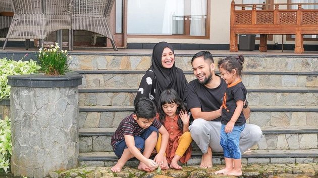 10 Portraits of Hawwa, the Second Child of Shireen Sungkar and Teuku Wisnu, with a Sweet Smile - Referred to as the Twin of Her Mother