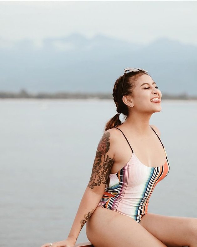 10 Hot Photos of Awkarin in Bikinis and Swimsuits During Vacation, Showing Body Goals!