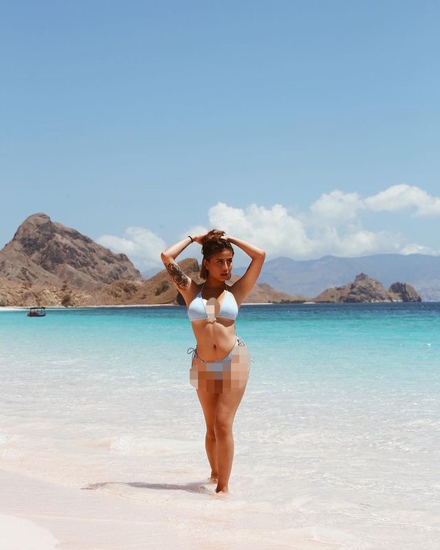 10 Hot Photos of Awkarin in Bikinis and Swimsuits During Vacation, Showing Body Goals!