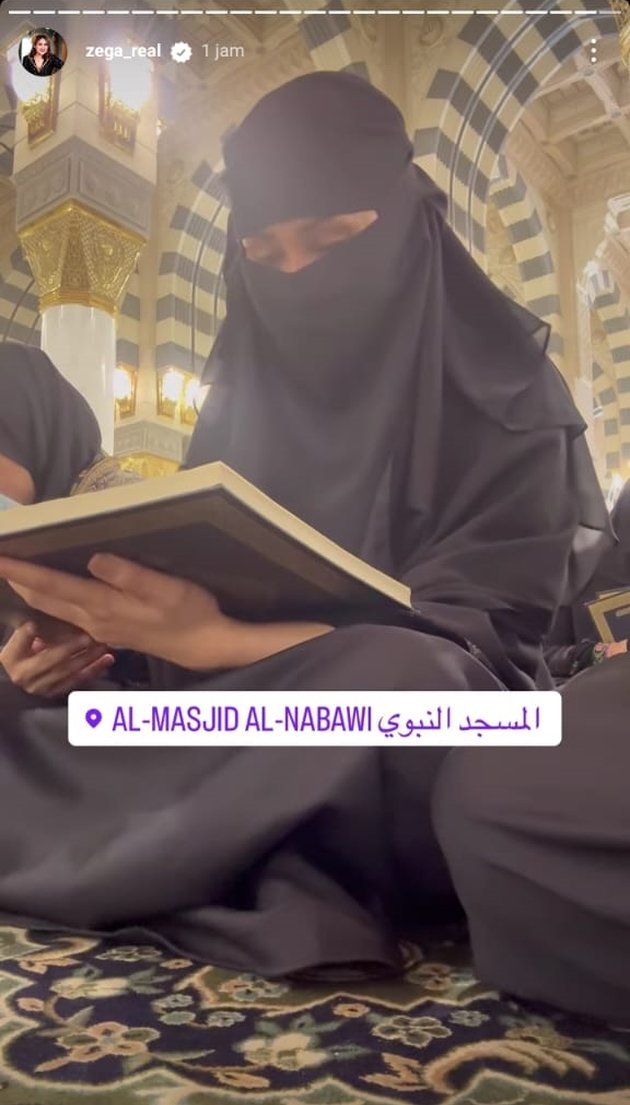 10 Photos of Isa Zega Going on Umrah and Wearing a Veil While Praying at Masjid Nabawi, Netizens Highlight Her Identity - Sympathize with Female Pilgrims There