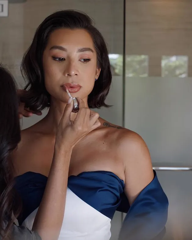 Jennifer Bachdim Hadiri Event Dove