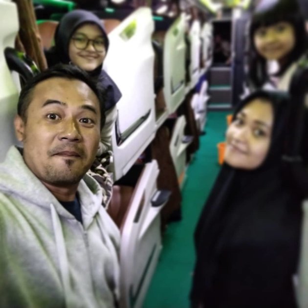 10 Latest Photos of Aditya Warman, the Actor 'Sayuti' in the Sitcom OB, Becomes a Bus Fan - Traveling around Indonesia