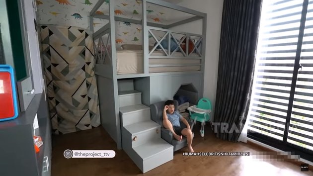 10 Photos of Nikita Mirzani's Bedroom, the Spacious Room Makes it Comfortable - Having a Separate Area to Monitor Home CCTV