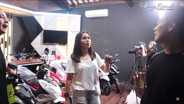10 Photos of Baim Wong's Office, Complete with Studio and Basketball Court