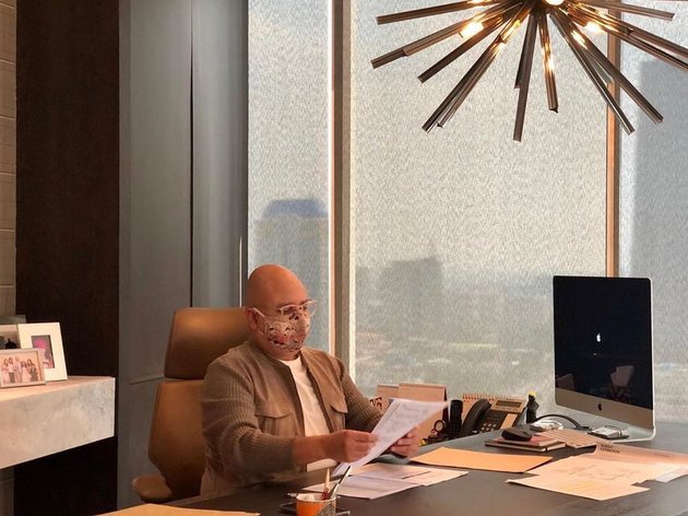 10 Pictures of Irwan Mussry's Luxurious and Elegant Office, Unique Walls are the Highlight