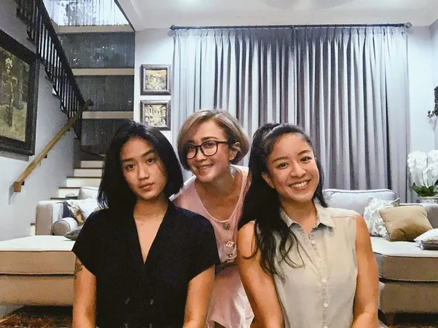 10 Potret Kareyca Moeloek Kakak Chef Renatta Moeloek Yang Sama Sama Cantik Dan Jago Masak Kapanlagi Com