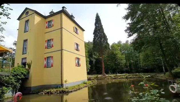10 Photos of Vidi Aldiano's Castle in Germany, Super Luxurious and Has a Large Fairy Tale Garden