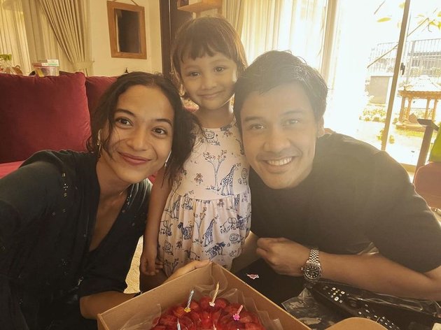 10 Pictures of Putri Marino & Chicco Jerikho's Rare Togetherness, Not Forcing Their Child to Follow in Their Footsteps