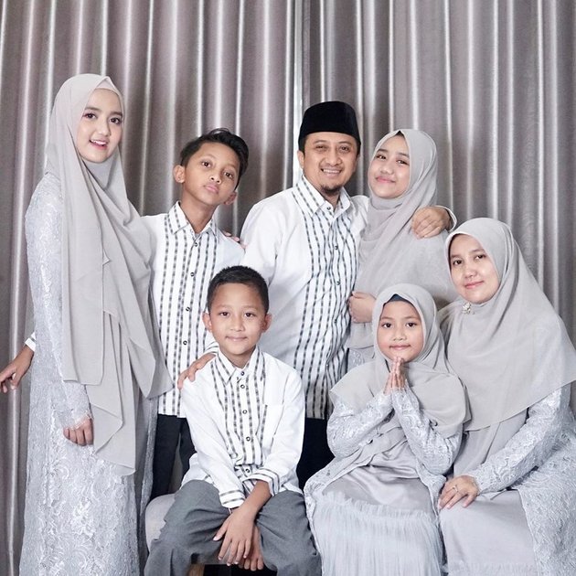 10 Pictures of Ustaz Yusuf Mansur and His Eldest Daughter, Fun and Not Awkward!