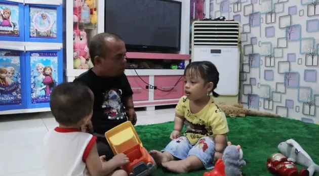 Kedekatan Ucok Baba dengan Kelima Anaknya