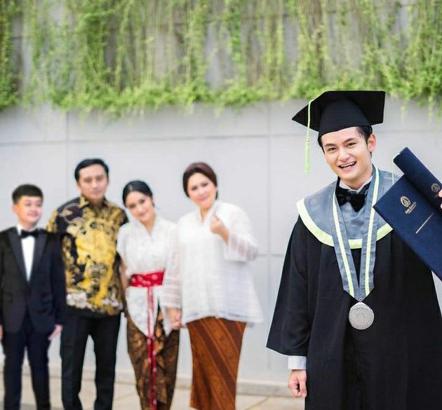 10 Photos of Randy Martin's Graduation, Completing His Education with a B.B.A Degree, the Best Gift on His 25th Birthday