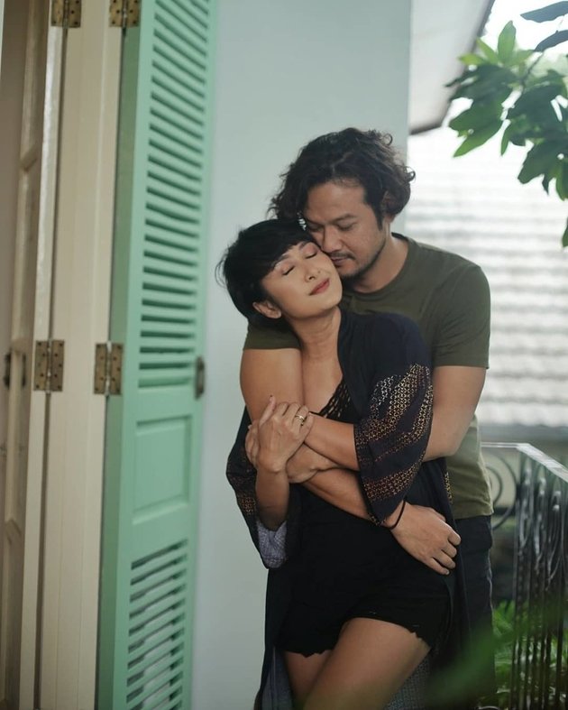 10 Portraits of Dwi Sasono and Widi Mulia's Affection that Make You Blush, Eating Together - Hugging and Kissing Affectionately