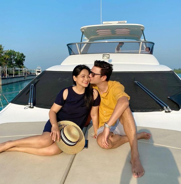 10 Photos of Titi Kamal & Christian Sugiono's Affection, 22 Years Together - Long-lasting and Harmonious Marriage