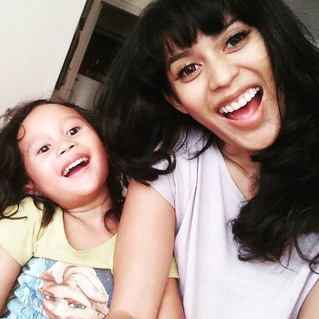 10 Potret Kenangan Karen Idol with Zefania, Her Daughter Who Died After Falling from the Apartment Balcony