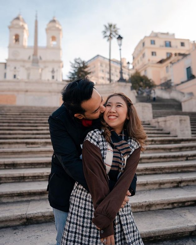 10 Photos of Kiky Saputri who Openly Doesn't Care about Netizens' Criticism for Constantly Showing Affection, Instead Hugging and Kissing Her Husband in Switzerland - Claims it's More Enjoyable When It's 'Official'